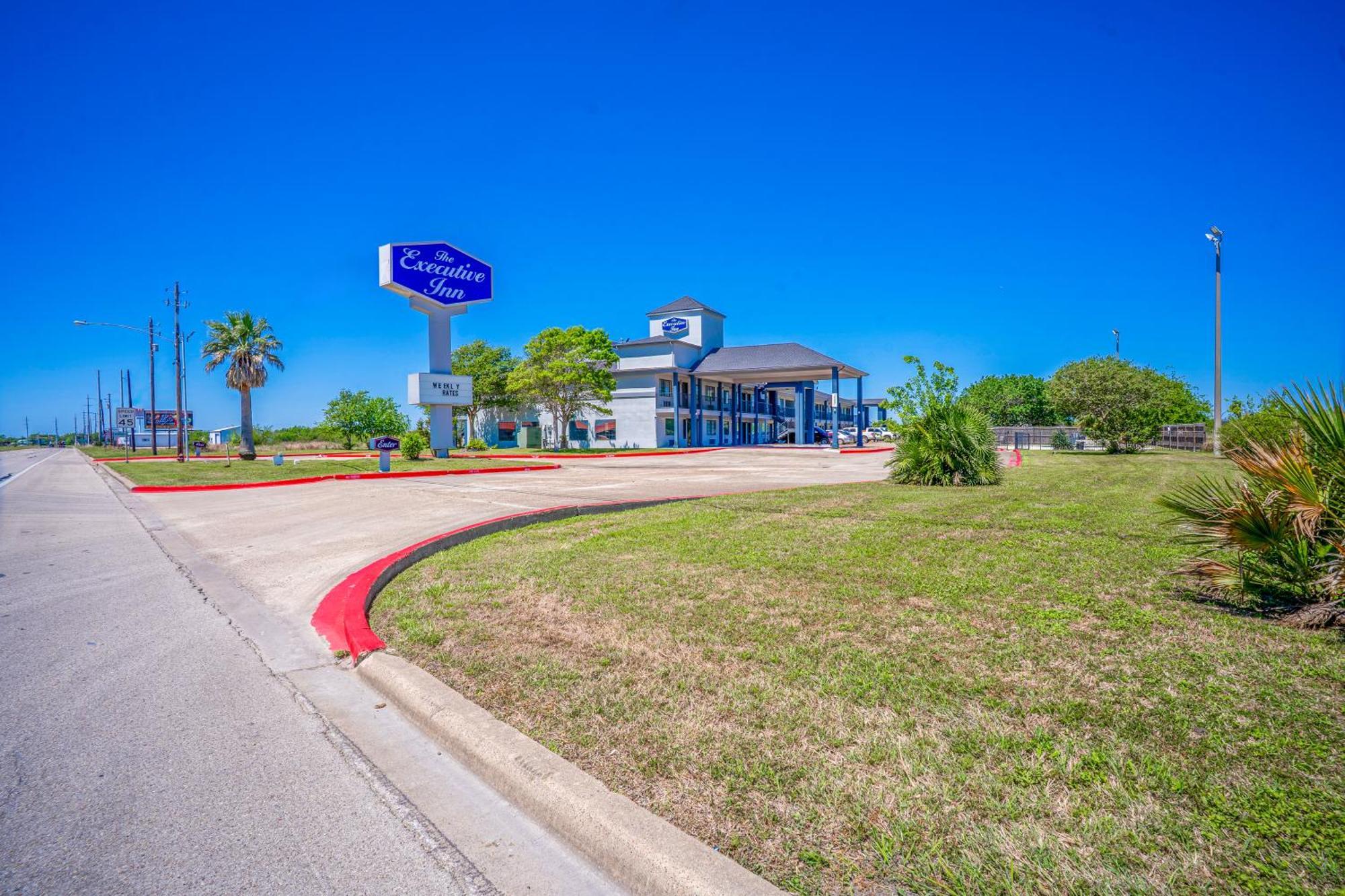 Executive Inn Port Lavaca By Oyo Exterior photo